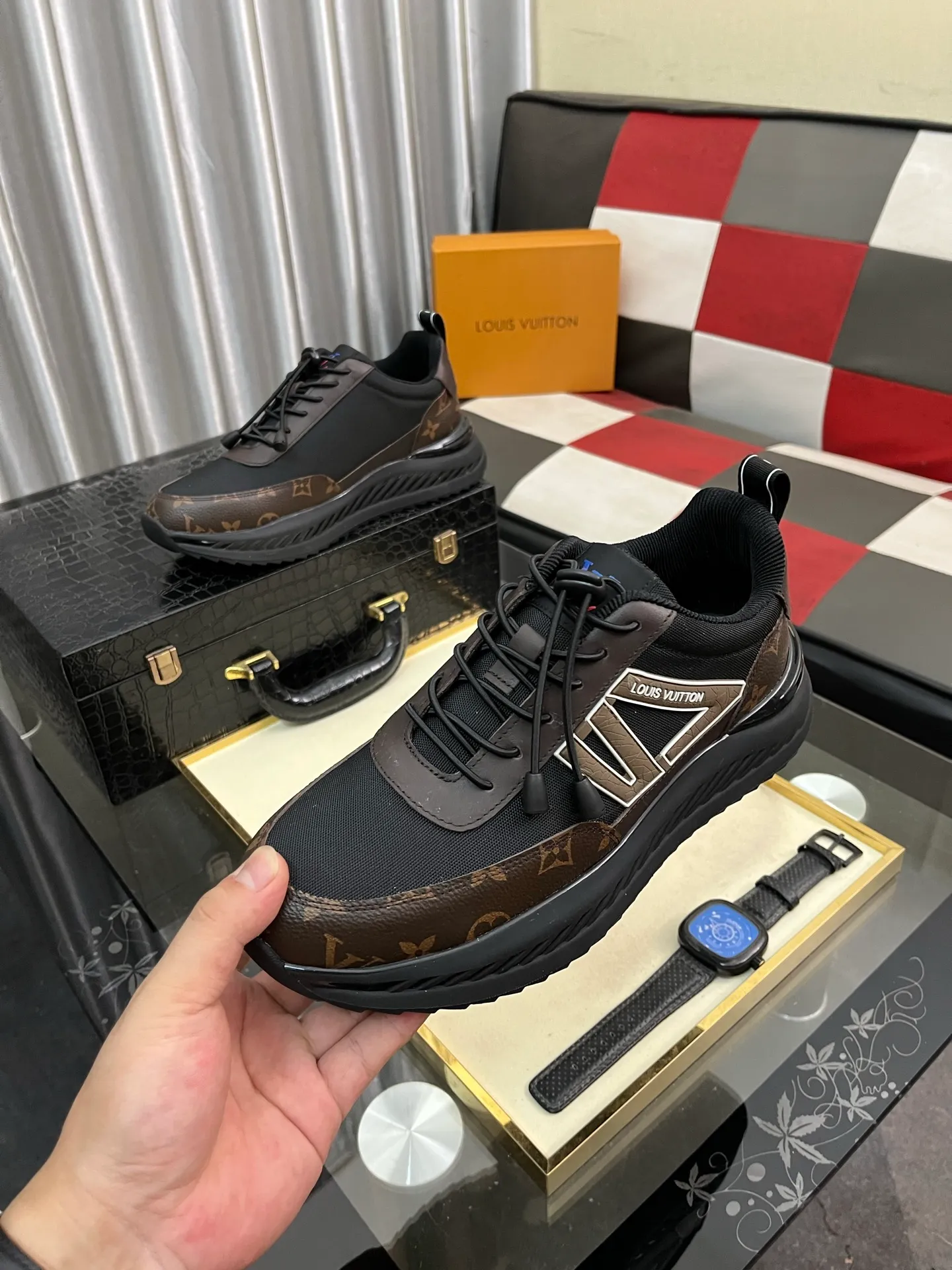 Men's shoes 💰458⌚️⌚️【LOUlS VUlTTON】Louis Vuitton ~ unique and casual style. LV counter purchasing 🏃casual shoes😍😍 are on sale at the men's counter at the same time. Italian imported brands select top-layer Italian cowhide. 🐑Sheepskin lining (refuses to discolor and grind feet) Sole: Original sole specially provided by the original factory 🎬Better in kind Code number: 38-444⃣️Color selection
